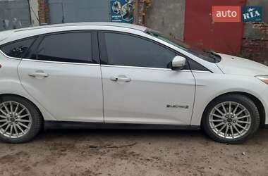 Хэтчбек Ford Focus 2013 в 