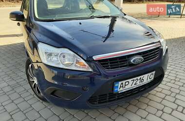 Хэтчбек Ford Focus 2011 в 