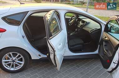 Хэтчбек Ford Focus 2015 в 