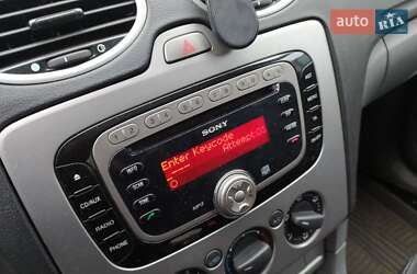 Хэтчбек Ford Focus 2010 в 