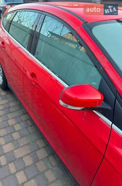 Хэтчбек Ford Focus 2013 в 