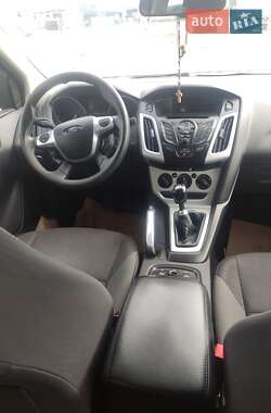 Хэтчбек Ford Focus 2013 в 