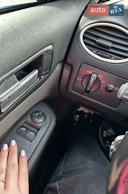 Хэтчбек Ford Focus 2007 в 