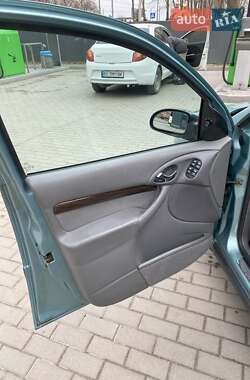 Хэтчбек Ford Focus 1998 в 