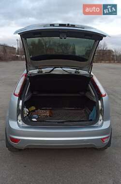 Хэтчбек Ford Focus 2011 в 