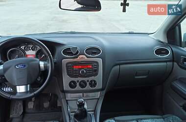 Хэтчбек Ford Focus 2011 в 