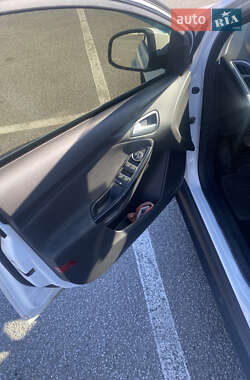 Хэтчбек Ford Focus 2013 в 