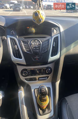 Хэтчбек Ford Focus 2013 в 