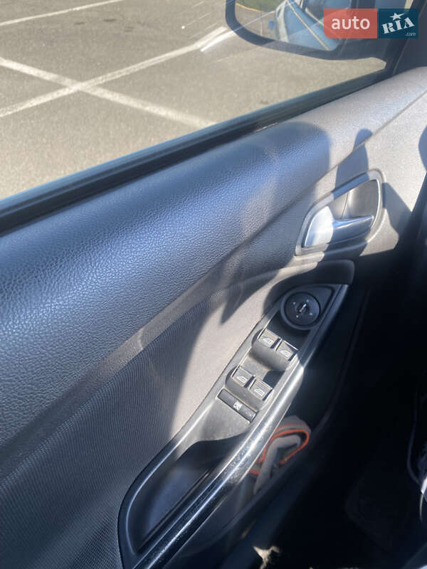 Хэтчбек Ford Focus 2013 в Ужгороде фото 24 Хэтчбек Ford Focus 2013 в Ужгороде