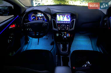 Хэтчбек Ford Focus 2015 в 