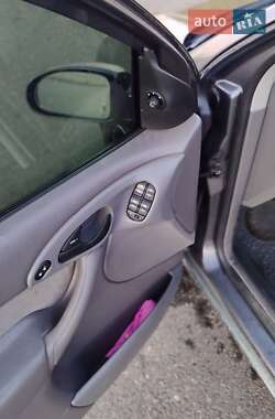 Седан Ford Focus 2002 в 