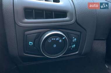 Седан Ford Focus 2015 в 