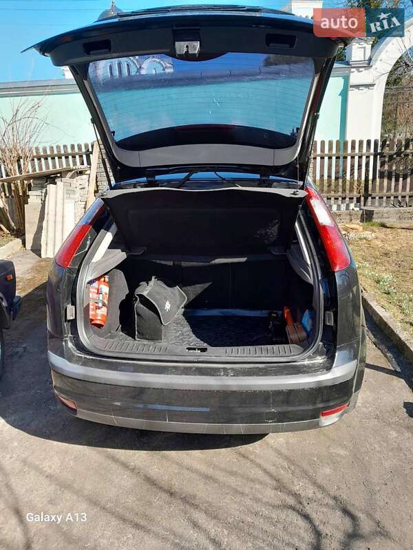 Хэтчбек Ford Focus 2006 в Киеве