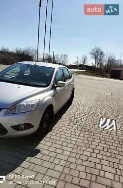 Хэтчбек Ford Focus 2011 в 