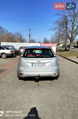 Хэтчбек Ford Focus 2011 в 