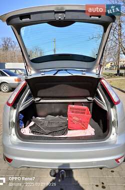 Хэтчбек Ford Focus 2011 в 