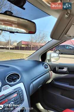 Хэтчбек Ford Focus 2011 в 