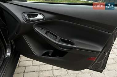 Седан Ford Focus 2015 в 