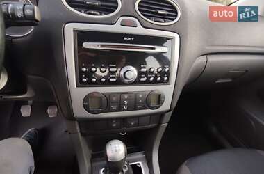 Хэтчбек Ford Focus 2005 в 