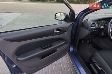 Хэтчбек Ford Focus 2005 в 