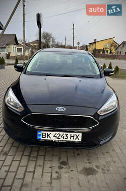 Хэтчбек Ford Focus 2015 в 