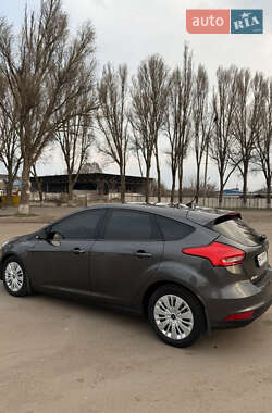 Хетчбек Ford Focus 2016 в 