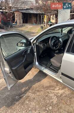 Седан Ford Focus 2003 в 