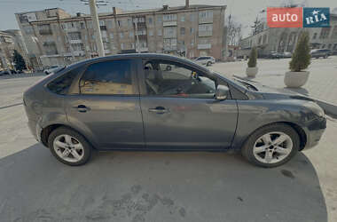 Хэтчбек Ford Focus 2010 в 
