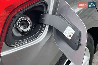 Хэтчбек Ford Focus 2012 в 
