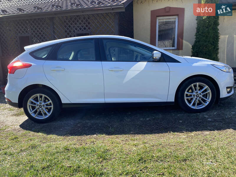Хэтчбек Ford Focus 2016 в Черновцах