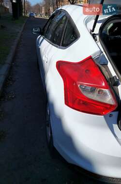 Хэтчбек Ford Focus 2013 в 