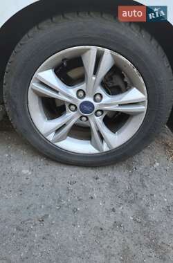 Хэтчбек Ford Focus 2013 в 