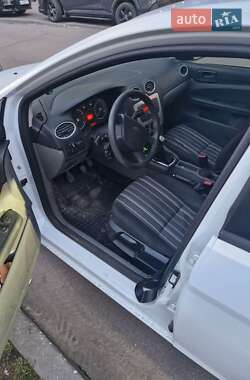 Хэтчбек Ford Focus 2011 в 