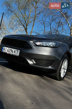 Седан Ford Focus 2015 в 