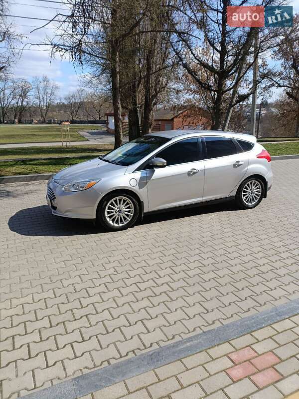 Хэтчбек Ford Focus 2015 в 