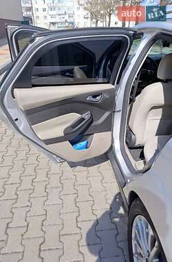 Хэтчбек Ford Focus 2015 в 