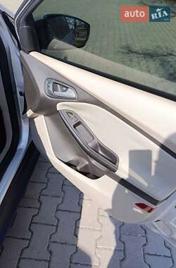 Хэтчбек Ford Focus 2015 в 