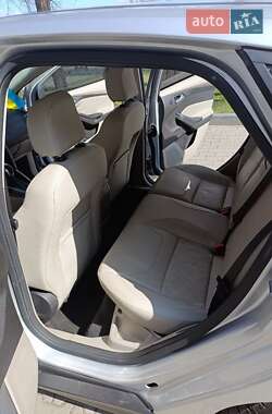 Хэтчбек Ford Focus 2015 в 