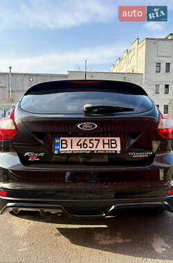 Хэтчбек Ford Focus 2013 в 