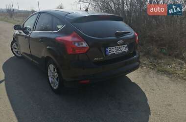 Хэтчбек Ford Focus 2011 в 