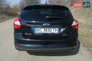 Хэтчбек Ford Focus 2011 в 