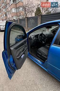 Хэтчбек Ford Focus 2006 в 