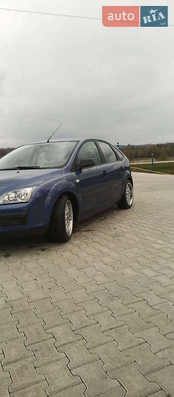Хэтчбек Ford Focus 2006 в Вижнице