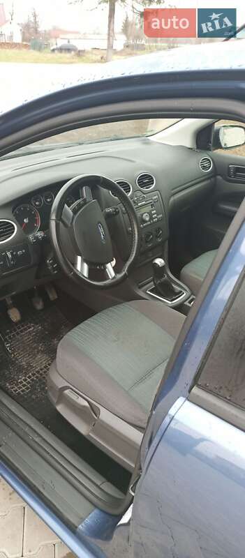 Хэтчбек Ford Focus 2006 в Вижнице
