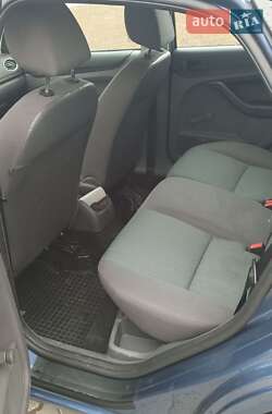Хэтчбек Ford Focus 2006 в 