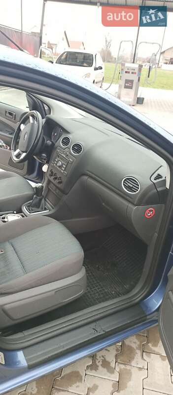Хэтчбек Ford Focus 2006 в Вижнице