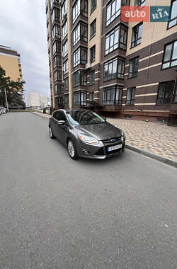 Хэтчбек Ford Focus 2011 в 