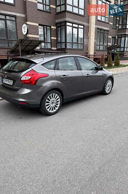 Хэтчбек Ford Focus 2011 в 
