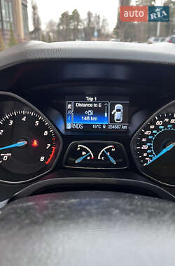 Хэтчбек Ford Focus 2011 в 