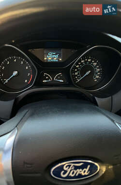 Седан Ford Focus 2011 в 
